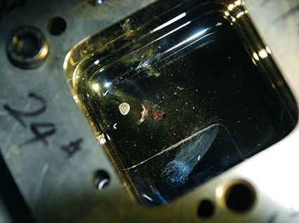 <a href='http://m.mingshi111.com/product/3.htm' class='text_a'>模具激光焊機</a>修復(fù)鏡面模具效果